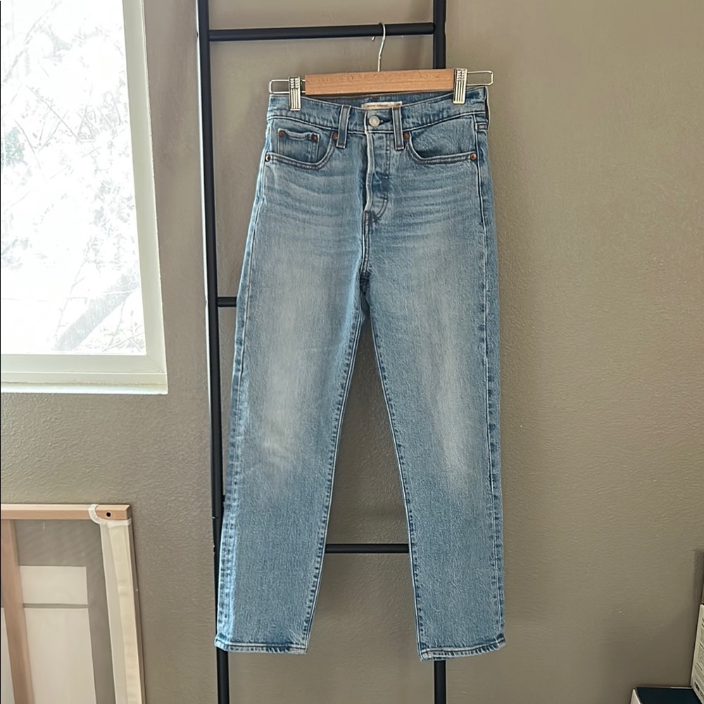 Levi’s Wedgie Straight Jean